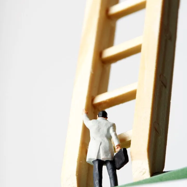 6 WAYS TO GROW IN LEADERSHIP 